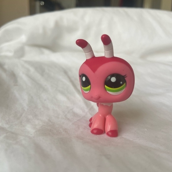Authentic Littlest Pet Shop #2410 Red Ant Blythe - Picture 10 of 13